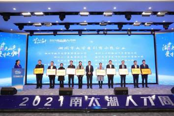 尊才！愛才！盼才！育才！