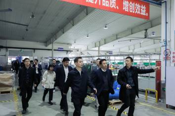 安吉縣委書記楊衛(wèi)東一行蒞臨恒林家居考察調(diào)研