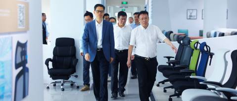 湖州市政協(xié)主席李上葵蒞臨恒林調(diào)研指導(dǎo)