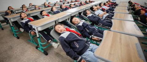 健康午休 快樂成長(zhǎng)——恒林多功能午休學(xué)生課桌椅走進(jìn)課堂