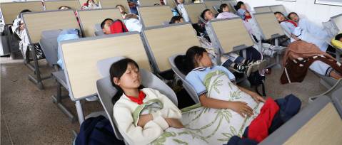 午休桌椅進校園，恒林家居伴成長