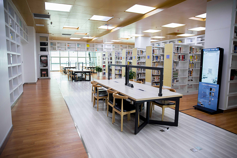 1599875264344685JZXn.jpg 書架.jpg